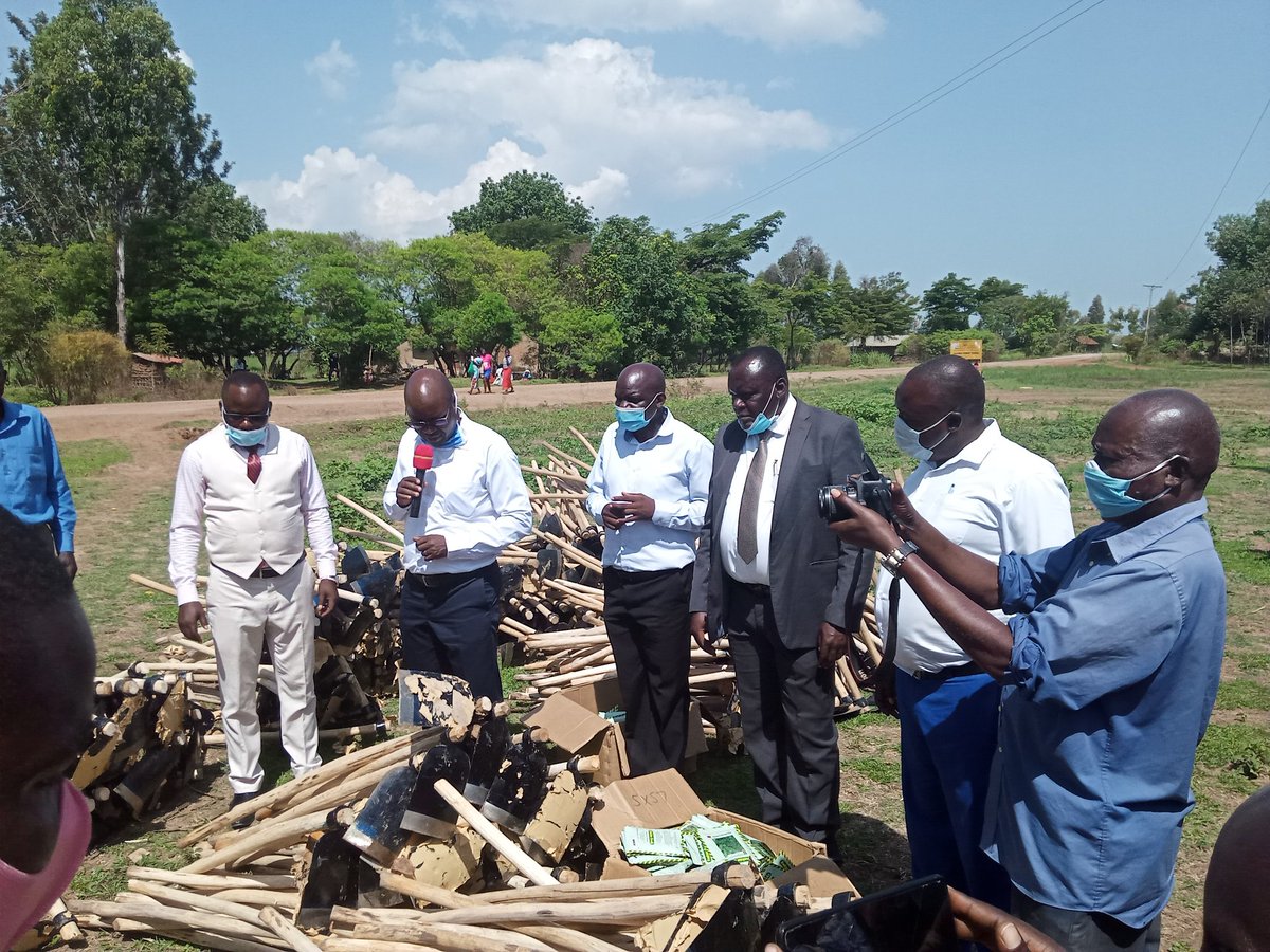 These will help the people affected by floods return to their farms in order to restart their economic growth as the flood waters have subsided to manageable levels.
<a href="/EugeneLWamalwa/">Eugene L. Wamalwa</a> 
@GovWOparanya 
<a href="/ClimateSmartAg2/">Climate Smart Agriculture</a> 
<a href="/emuriafm/">Emuria Fm 101.3 ~ Sauti Ya Border</a> 
<a href="/040County/">County Government of Busia 040</a> 
<a href="/BusiaSugar/">Busia Sugar Industry Ltd</a> 
<a href="/BusiaNews/">Busia County Kenya News</a> 
<a href="/RadioCitizenFM/">Radio Citizen</a>