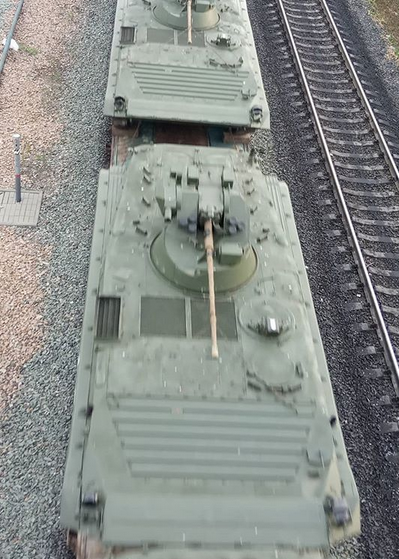 AlRFORCEFREAK's tweet photo. Trainload of BMPs at Barnaul. Please id exact type. https://t.co/KLupB85nHf