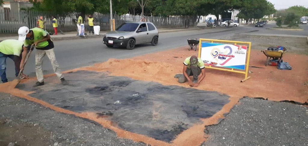 Luis Jonás Reyes (@luisjonasreyes) on Twitter photo En el marco de la Misión Venezuela Bella <a href="/MVzlaBella/">Misión Venezuela Bella</a> estamos mejorando el ornato de la Av Los Horcones al oeste de #Barquisimeto. Seguimos embelleciendo a nuestra ciudad #FlexibilizacionLaboralResponsable <a href="/JacquelinePSUV/">Jacqueline Faria</a> En el marco de la Misión Venezuela Bella <a href="/MVzlaBella/">Misión Venezuela Bella</a> estamos mejorando el ornato de la Av Los Horcones al oeste de #Barquisimeto. Seguimos embelleciendo a nuestra ciudad #FlexibilizacionLaboralResponsable <a href="/JacquelinePSUV/">Jacqueline Faria</a>