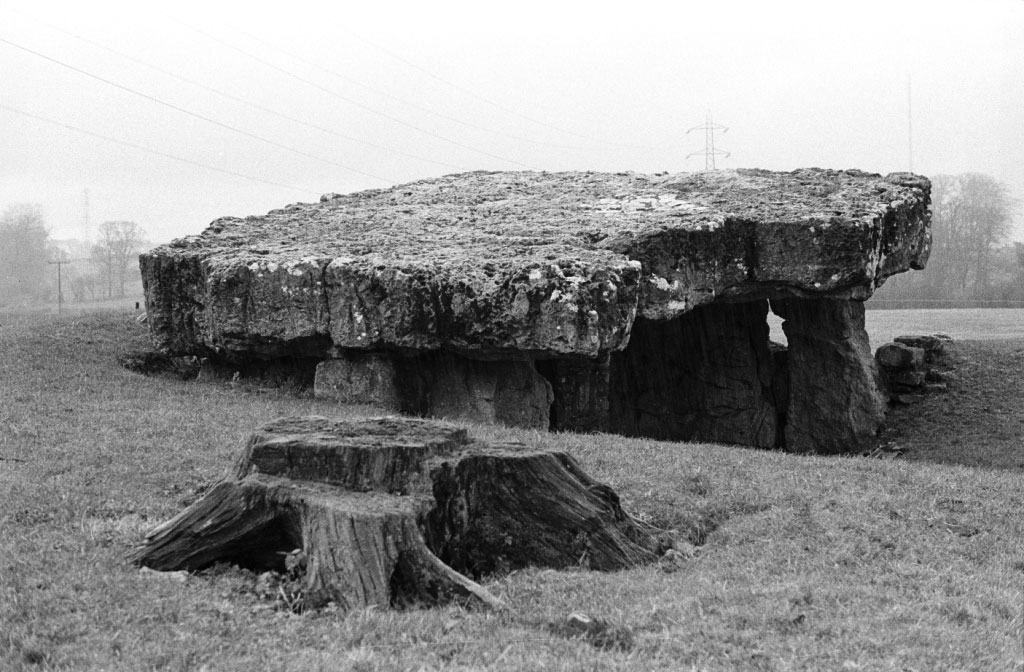 Tinkinswood is dominated by an entrance chamber topped by an enormous mudstone capstone, the largest ever found in Britain. Measuring a staggering 7.4m x 4.5m (24ft x 15ft), it weighs as much as an articulated lorry.How Stone Age builders achieved this mindboggling feat is 