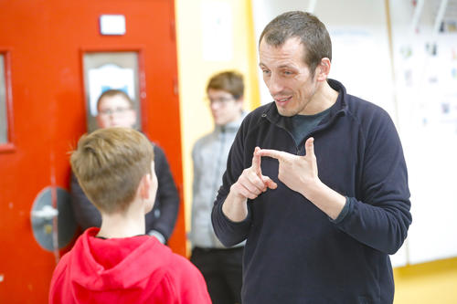 #cd59 Où en est-on dans le déploiement de la stratégie pauvreté avec <a href="/Delegpauvrete/">Délégation interministérielle contre la pauvreté</a> ? Après un an, l’heure est au premier bilan avec le parcours réussi d’allocataires du RSA ou avec l’ouverture des premières maisons des parents.

Pour en savoir plus : bit.ly/2NEkmy5