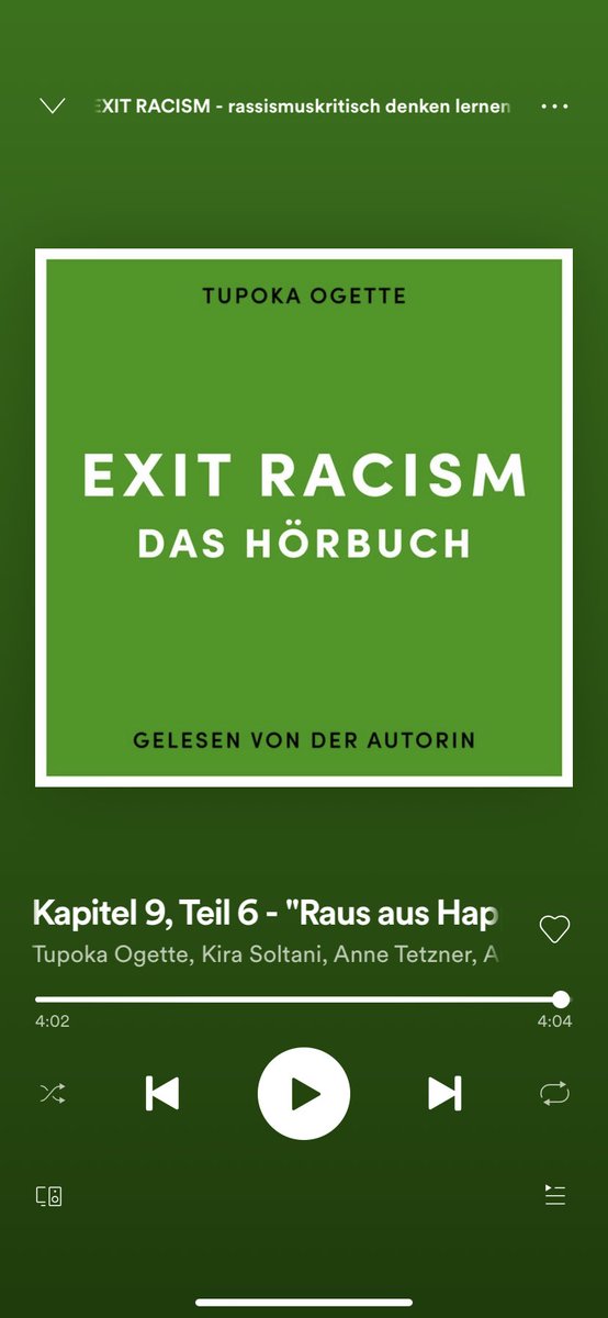 nastja_wh's tweet image. Gerade das letzte Kapitel zu Ende gehört - danke für dieses bewegende, beeindruckende und lehrreiche (Hör-)Buch @Tupoka_O 🙏 Absolute Empfehlung an all meine weißen Mitbürger*innen, die es bisher noch nicht gelesen oder gehört haben 🎧📗👉 #ExitRacism!