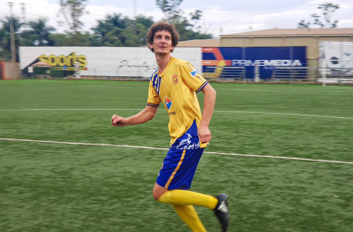 Un footballeur italien brise les barrières et joue dans la super ligue ougandaise