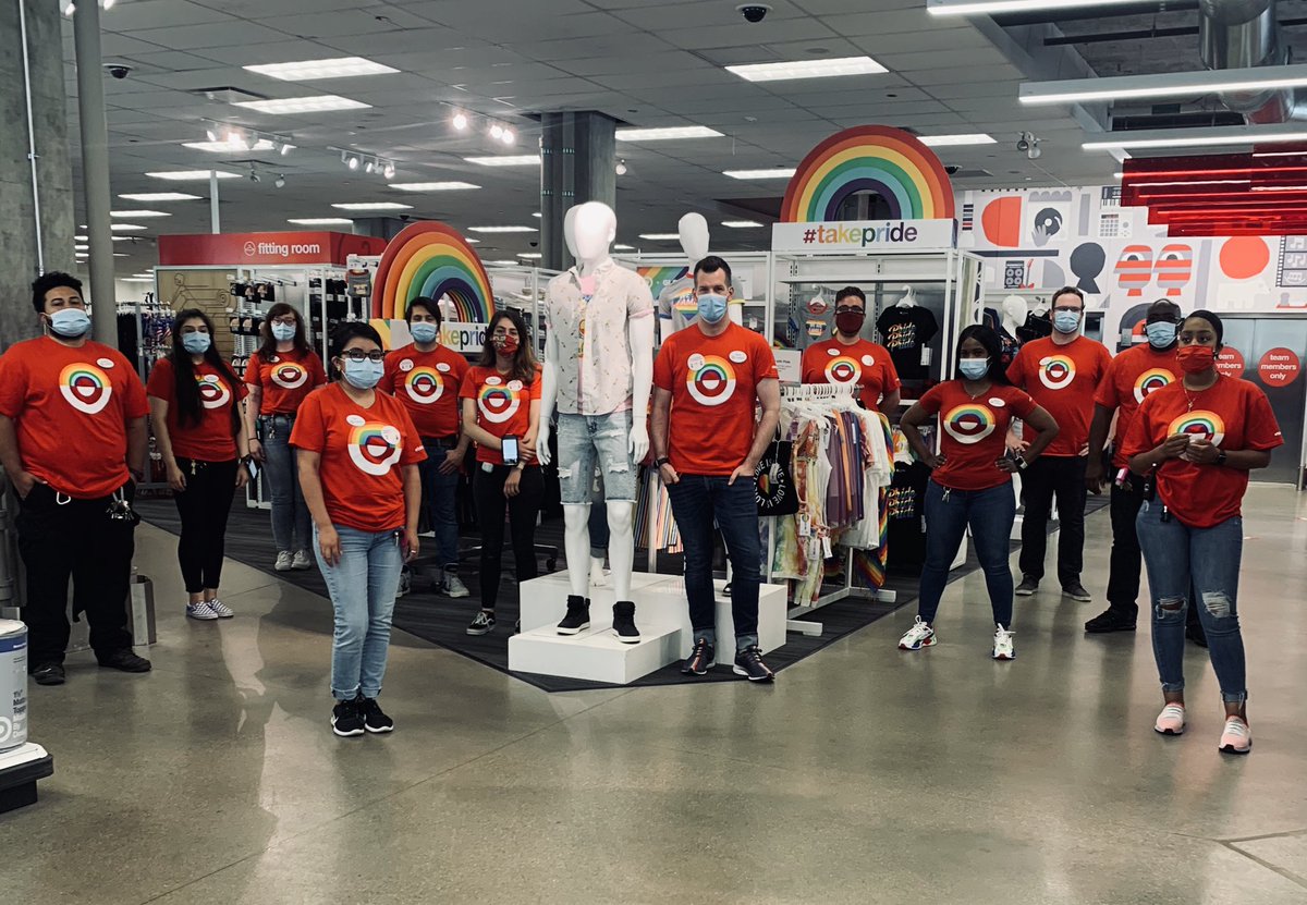 VisualJustinChi's tweet photo. Happy Pride 🌈 🌈 🌈 from T3208 Lakeview Belmont Station, Chicago. #target #SocialDistancing #takepride @MikeQuinn75 @A_Leigh_ @Yamii_target @LarkT1_ontha1 @MaylynTarget @Kelsie_Target https://t.co/m7Zld847kA