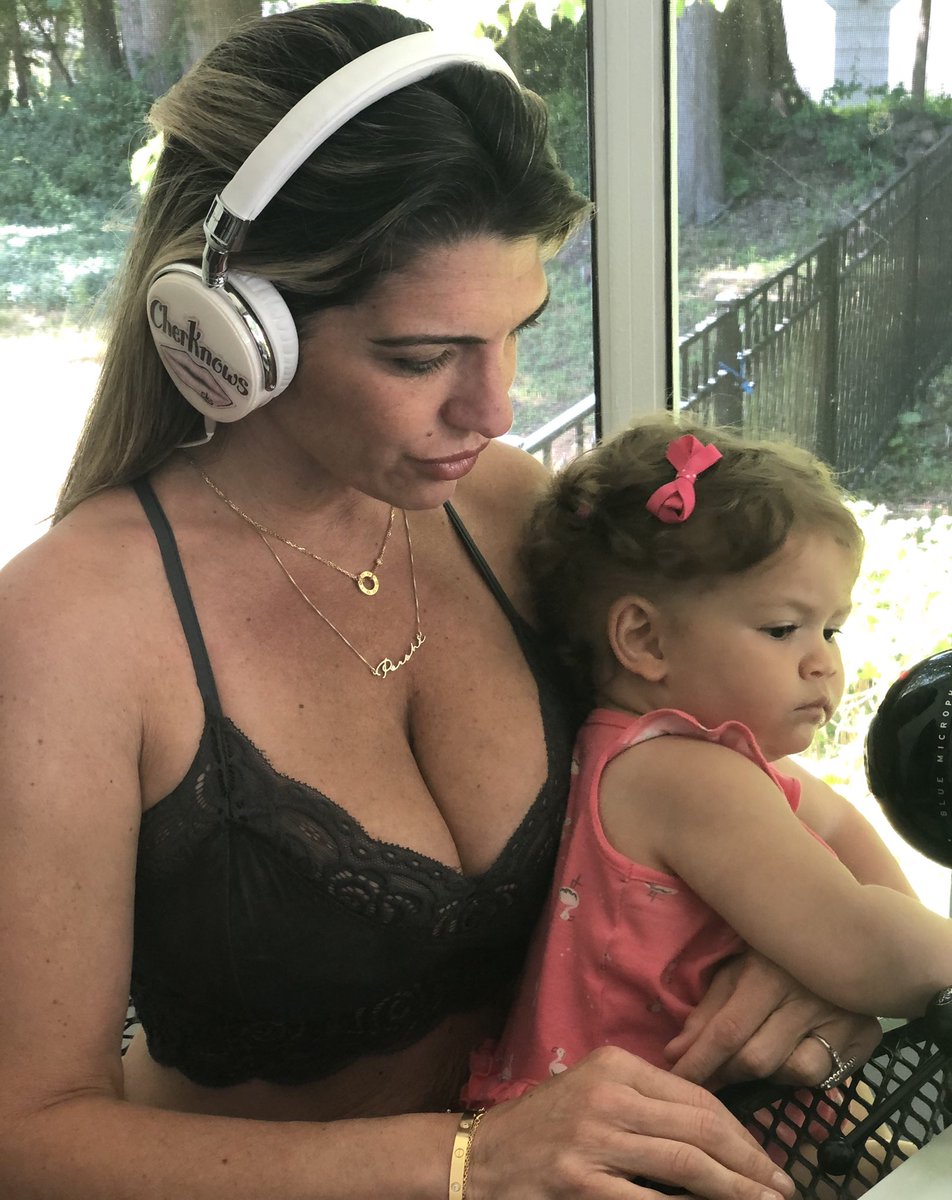 cherylcosenza's tweet photo. This is how we podcast #zoomstyle 🎙😏 #cherknows #bossbaby #minime #cohost #ceo #momlife #mondaymood #ownit #mondaythoughts @skeeryjones #speakingvolumespodcast https://t.co/n1RYAxadxF