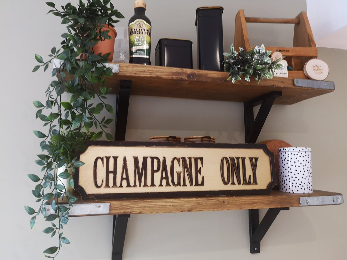 BusySigns's tweet image. Just finished this for a bar/cafe but I think they look just as good in the home too. Thoughts? Should I make some more?
.
.
. 
#champageforbreakfast #barsign #cafesign #prettybusysigns ##champersanyone #idoproseccotoo