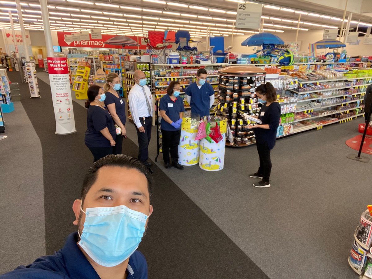 efrain_madera's tweet photo. Checkout our Retail Management Intern Lernik leading her first team huddle. We love to see the #mentorship taking place in Region 65! 
#MightyDivision9 #CVSHeartAtWork #LeadershipMatters #CVSIntern https://t.co/atugHL38Th