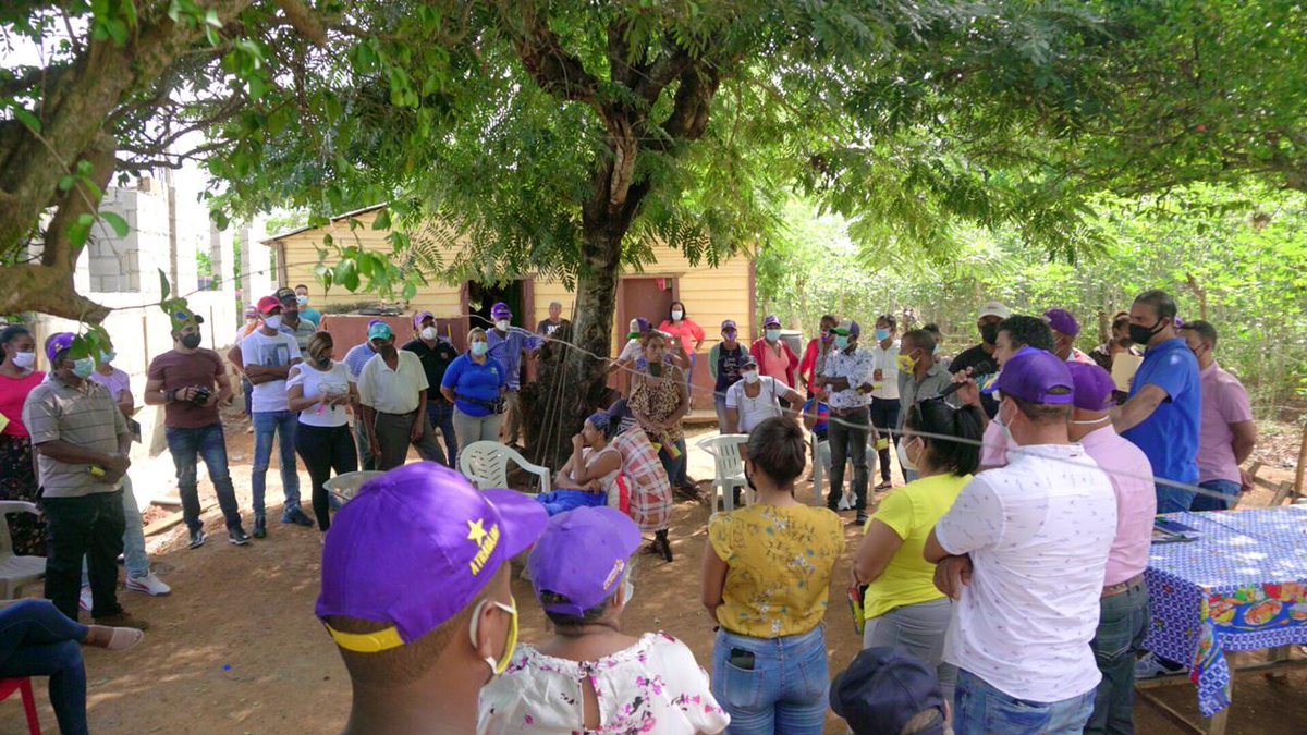 EuclidesLaVega's tweet photo. Encuentro con dirigentes y comunitarios de la comunidad de la Romana, Jima abajo. 
¡Seguimos trabajando!🙌🏻
#EuclidesSánchez #LaVega #EuclidesSenador #siemprepresente https://t.co/yTrDa7wHKl