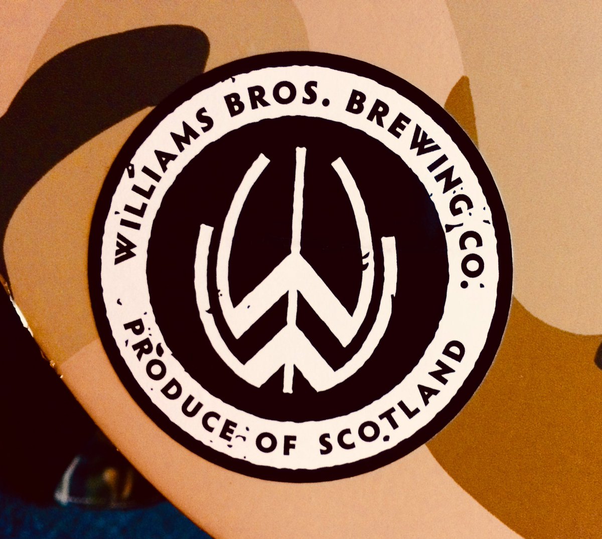 ciderousecrew's tweet photo. This old piece of junk sounds and plays amazing with the heavy strings and can take a real beating. I also like to think it looks pretty individual in my custom camo with @KrakenRumUK and @Williamsbrewery stickers.
#acoustic #guitar #heavystrings #releasethekraken #scottishale https://t.co/DO9l5soDG3