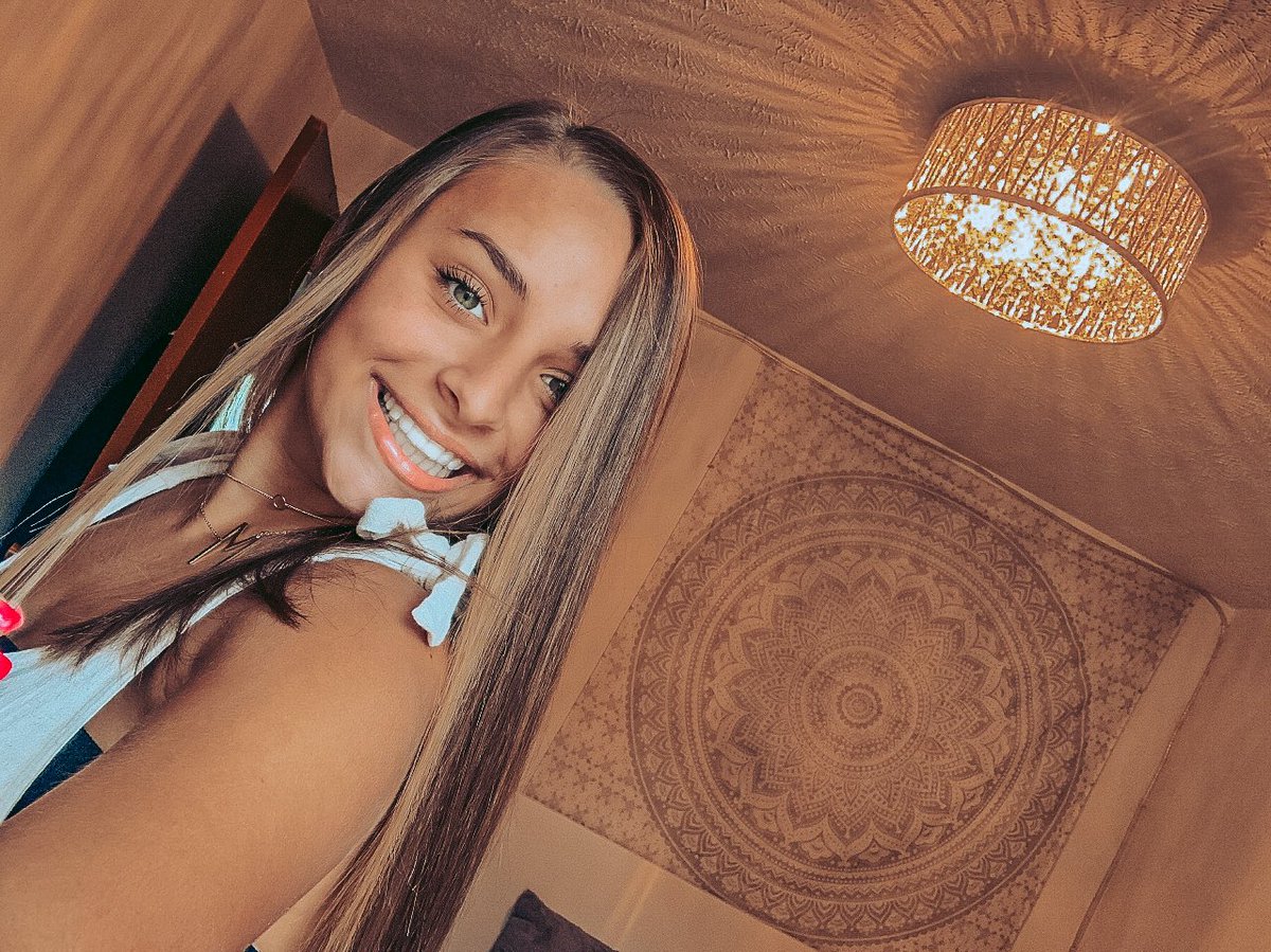 mclymer12's tweet photo. ✨💞 felt like updating the last 4 selfies i posted https://t.co/V1BKxMSnI0