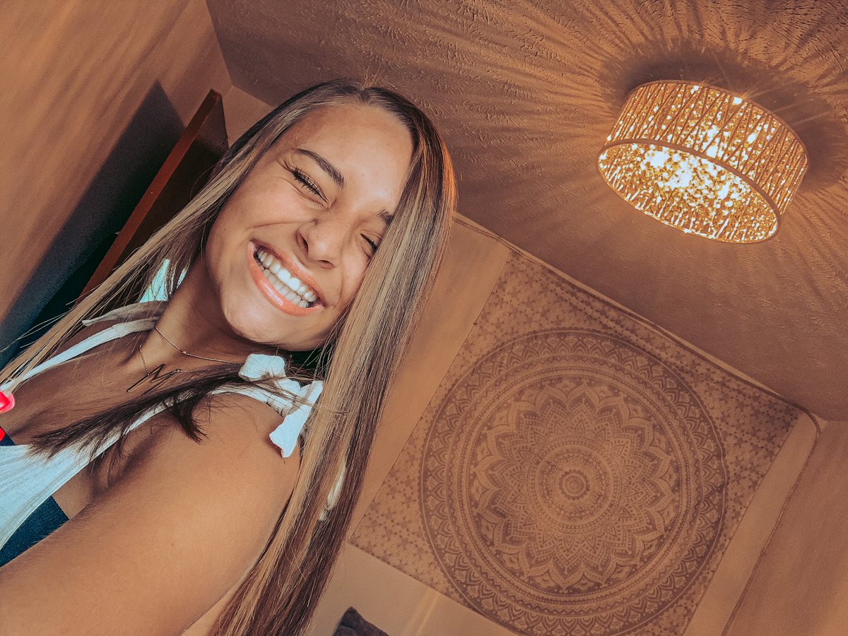 mclymer12's tweet photo. ✨💞 felt like updating the last 4 selfies i posted https://t.co/V1BKxMSnI0