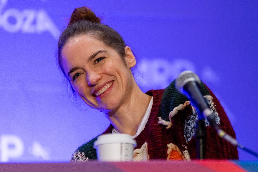 Reply below with your favourite Melanie/Wynonna gifs/pics/videos/memories...I wanna see some Melanie love  #Earpers  #WynonnaEarp if this flops it never happened 