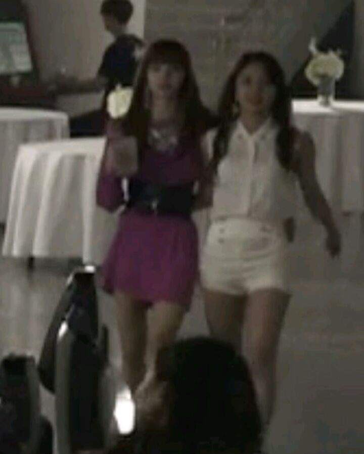 lisa and chaeyoung