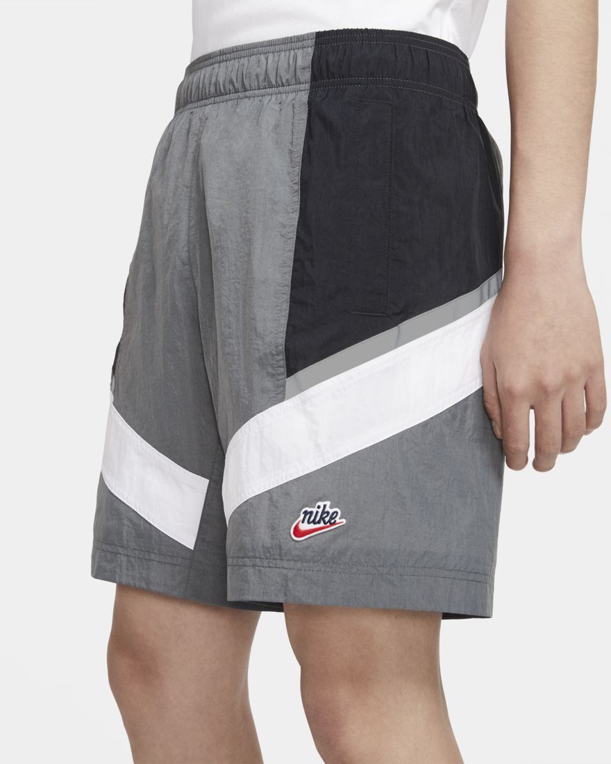 nike heritage windrunner short