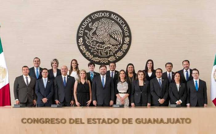 Los <a href="/DiputadosPANGto/">Grupo Parlamentario del PAN</a> estaremos proponiendo a la JGCP del <a href="/CongresoGto/">Congreso del Estado de Guanajuato</a> una reunión el viernes 3 de julio con el Fiscal <a href="/carloszamarr/">Carlos Zamarripa Aguirre</a>  para que amplíe la información de su #PrimerInformedeResultados así como los temas que tengan que ver con la procuración de justicia de la entidad.