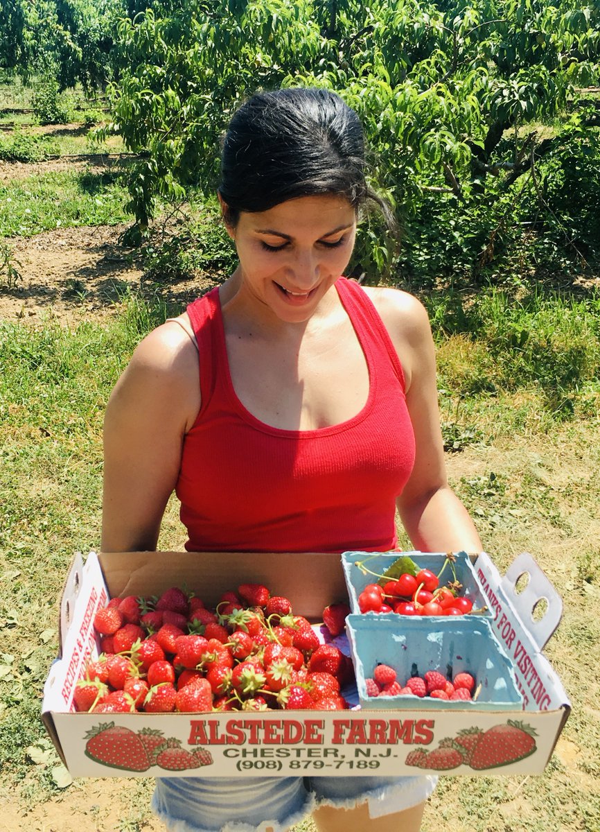 techealthiest's tweet photo. One sweet thing you can do with the abundance of strawberries you bought or picked before they go bad is bake our strawberry nuttiness bread to uplift your summer 2020 spirits.

Link to recipe: https://t.co/V5wRgjZ1fS

#mentalhealth #strawberrypicking #Recipe #yummy #baking https://t.co/EgUhAb16eh