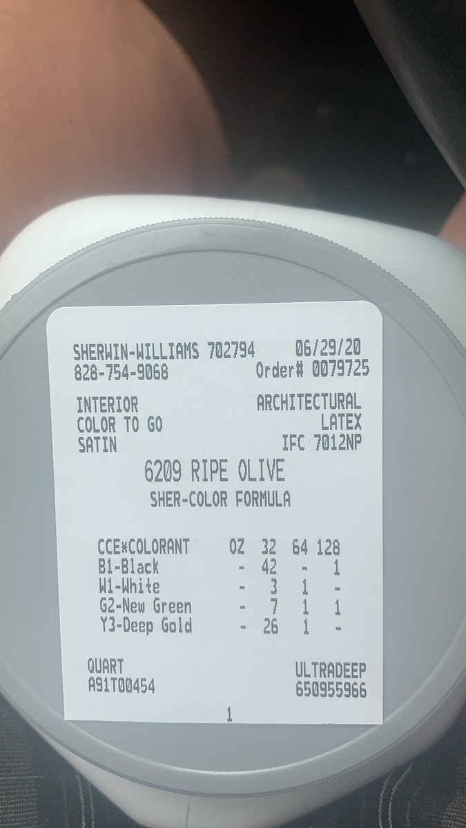 KierstenRaynor's tweet photo. @SherwinWilliams employee not wearing a mask!! State law.  His associate says he won’t listen or comply. https://t.co/rXZfMM3J2q
