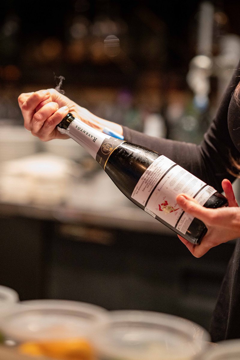 Retrouvez avec nous la joie d'une sortie au resto : le 2 juillet au soir, c'est la réouverture du Resto Tapéo ! 🍾

Nous serons ouverts les soirs du mardi au dimanche et le vendredi midi seulement.

Réservez votre table au 514 495-1999 ou en ligne
restotapeo.com