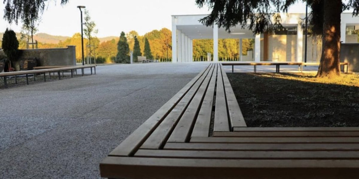 Custom urban bench designed and produced by ATRIVA.
#slovenia #sostro #ljubljana #photography #design #decor #outdoor #park #bench #urbanfurniture #urban #designer #architecture #wood #nature