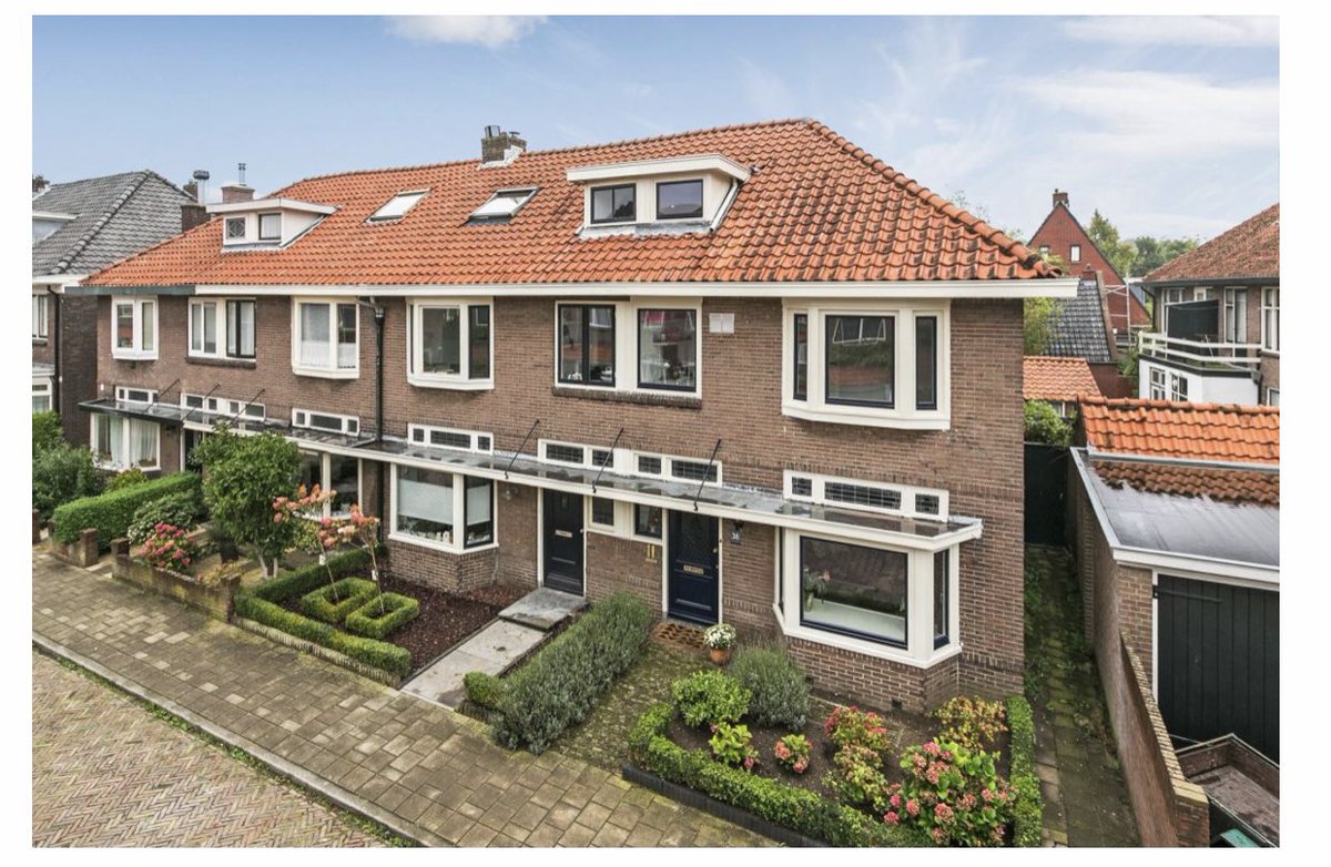 Now let’s check in with the largely underrated aesthetics OGs - the Dutch, to see what they built in the ‘20s-‘40s as affordable housing for the masses. Oh. A “‘30s house” became an aspiration and such a popular style that it has only been increasing in value since.