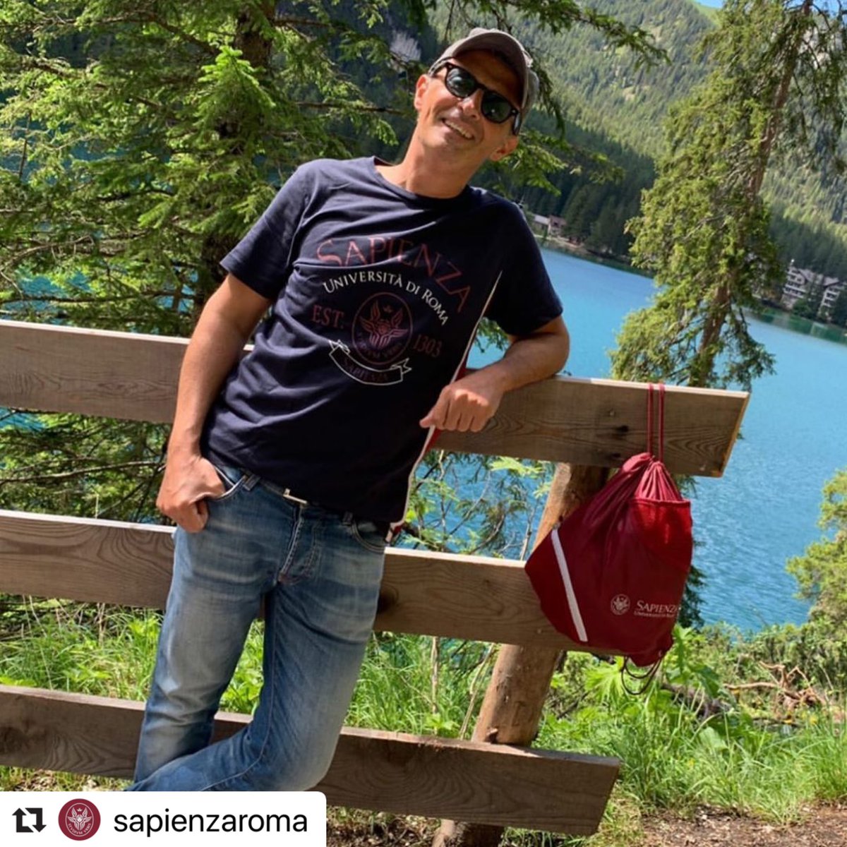 🏔 Sognando la prossima gita! Il #gadgetdellasettimana è la t-shirt Sapienza: condividi sui social i gadget del #merchandisingSapienza e taggaci! ➡️ Instagram.com/SapienzaRoma

[#VestiSapienza e investi in sapere ➡️ merchandising.uniroma1.it] #studentiSapienza