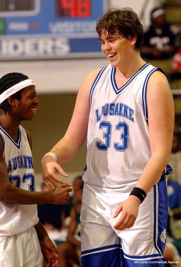 GIGANTESbasket's tweet photo. High School vs Now https://t.co/0zRrM4bboX