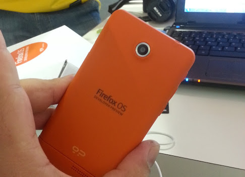 E esse celular, ein? Que fim levou? FirefoxOS! Vi na Campus Party 2013