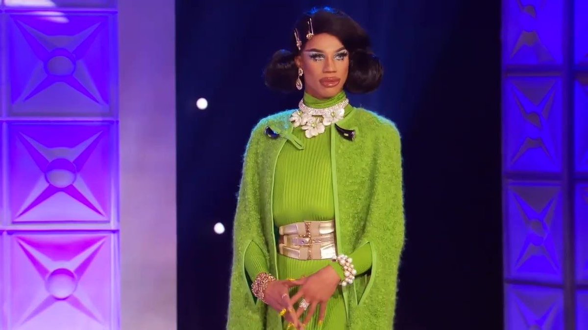 anyways so i literally just started stanning naomi smalls so heres some pics i found that i like rn ;; a thread??