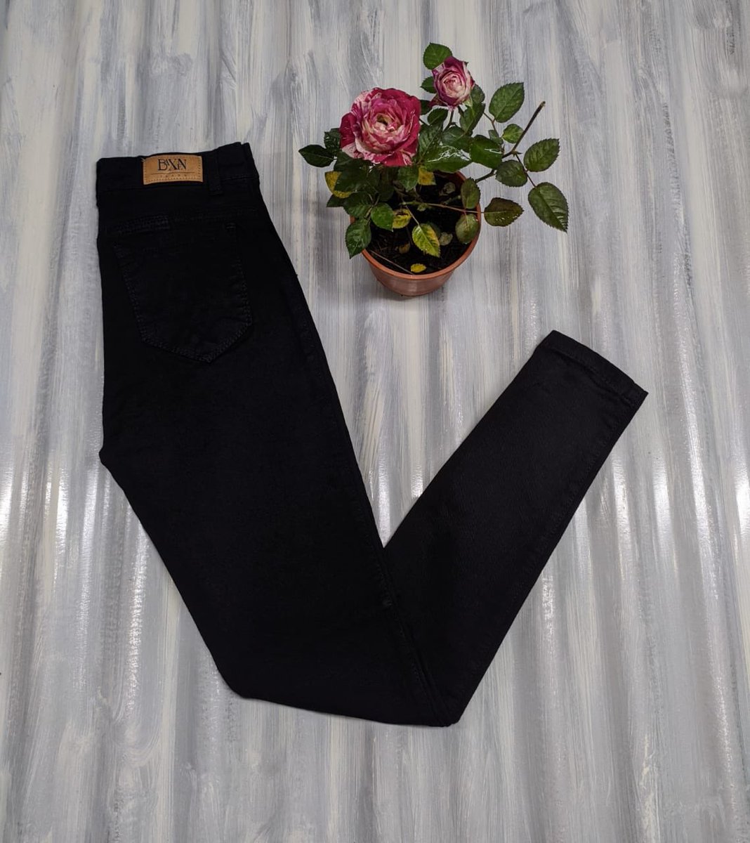 milichu_cai's tweet photo. Hola gente me quede sin trabajo por la pandemia y comencé con mi nuevo emprendimiento para poder empezar con algo. Sería de mucha ayuda si comparten y me siguen. Son jeans de muy buena calidad y muy baratos♥️📲 https://t.co/kgnCF0eV5a