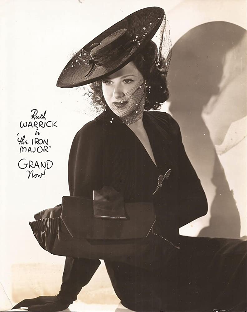 #RuthWarrick in some stunning hats of the #1940s
#Vintagefashion 

#BornthisDay June 29, 1916, #singer & #actress Ruth Warrick
2/3