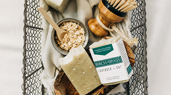 There’s something special about #handmadesoap with #organicoats. They give texture to soap so it can exfoliate and brighten skin! Plus, oats are great for all skin types + can aide some skin conditions thanks to it’s anti-inflammatory properties. 🌾

🛁 bit.ly/2z9C3yC