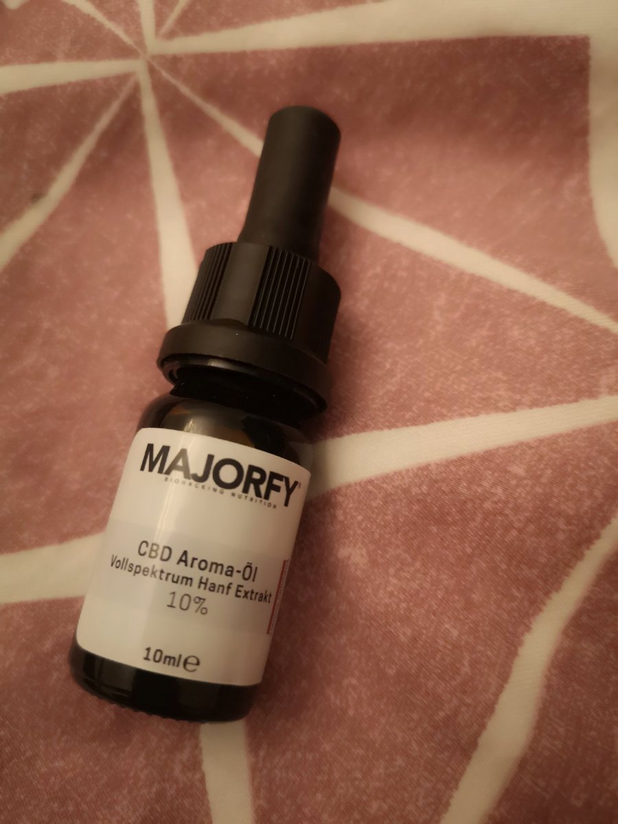 So to get back to the CBD Oil topic I brought up some days ago, this is what arrived at my doorstep today. 🙌😁

I will try this for some time and let you know what I think!

BTW, it's 10% of high quality (full spectrum) CBD oil by <a href="/MAJORFYDE/">MAJORFY</a>