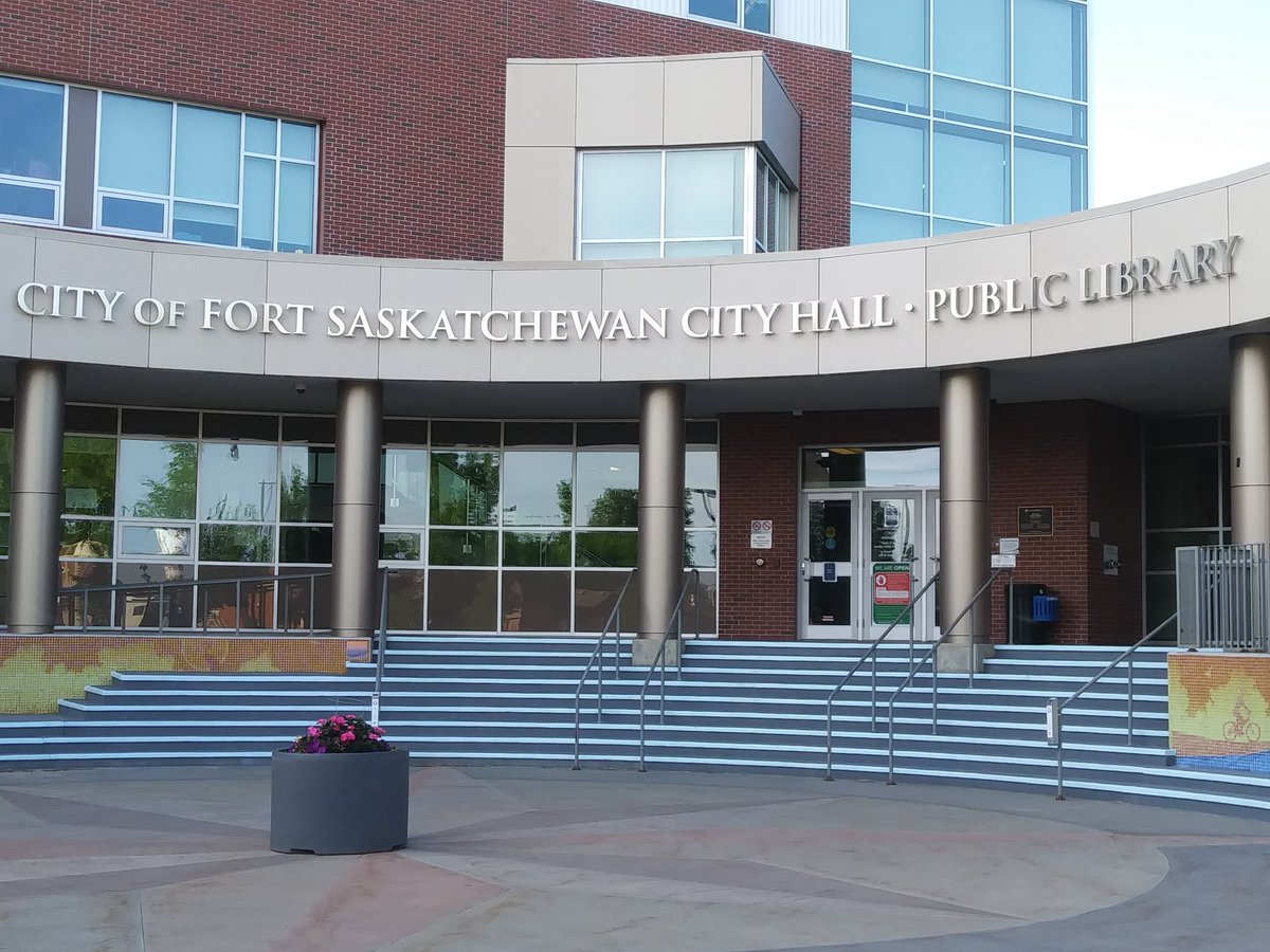 mlynnpear's tweet photo. City Hall &amp; our Library! #fortsaskjrpm https://t.co/ReQQW4mEp8