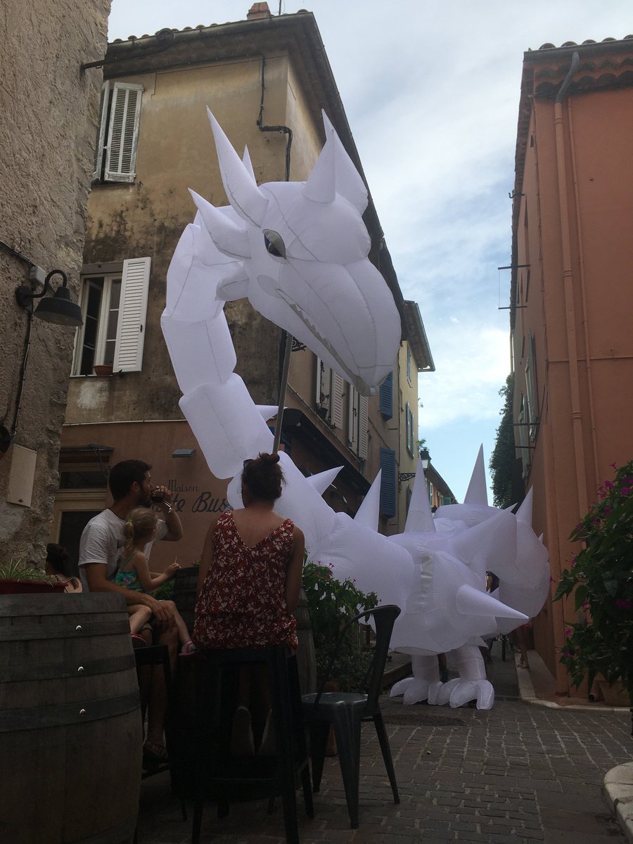 farfadais's tweet photo. 🐉 Après cette longue pause..., notre Dragon a pu lui aussi ce week-end se dégourdir les pattes.
Quel bonheur de revoir enfin notre cher public 🥰
🤩 D'autres événements à venir très bientôt !
#farfadais #cirque #déambulation #spectacle https://t.co/dtC1gxDuqK