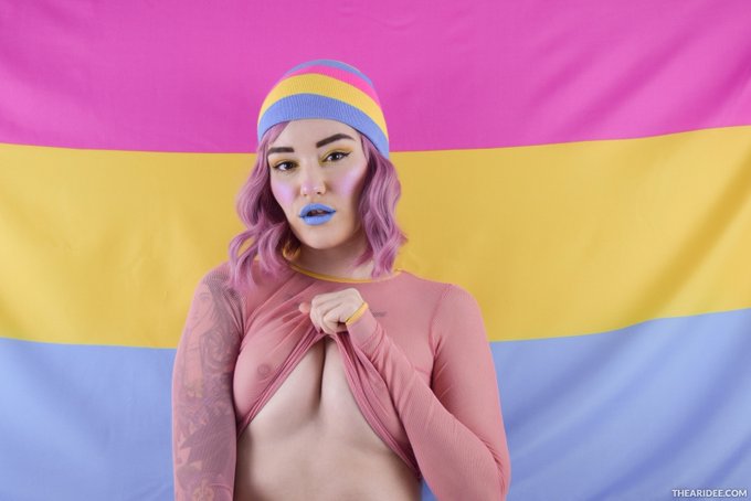 2 pic. 'PAN PRIDE'

New video available on https://t.co/k278wRdN65, https://t.co/bKmdAu3wtn & https://t