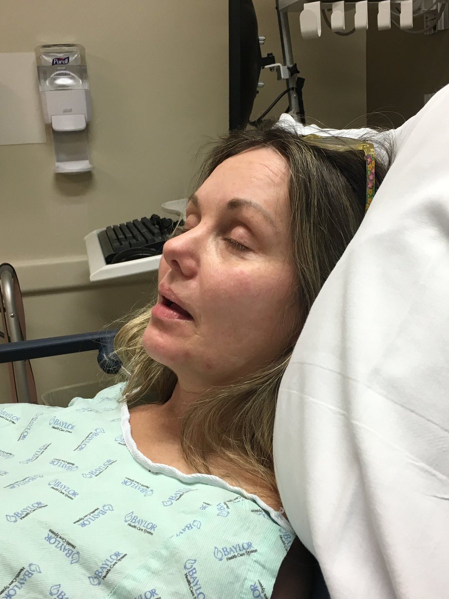 roseribera_'s tweet photo. a little personal, but today marks one month of my mom being sober from 20+ years of addiction. I am so grateful to finally be able to get to know you and help you discover who you are as a person. You smile so much brighter mommy, I couldn’t be more proud..YOU did it, i love you https://t.co/Gu0cOsqdVv