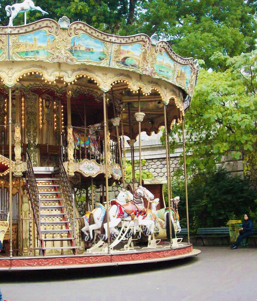 TheNomadelle's tweet photo. In love with Montmartre. This gorgeous hill is primarily known for its artistic history and also for its white-domed basilica, the Sacré-Cœur. I would move there in a heart beat if I could 💗
.
#Nomadelle #Travel #DigitalNomad #aYearOff #France #paris #montmartre #travelblog https://t.co/ASFV72eEfh