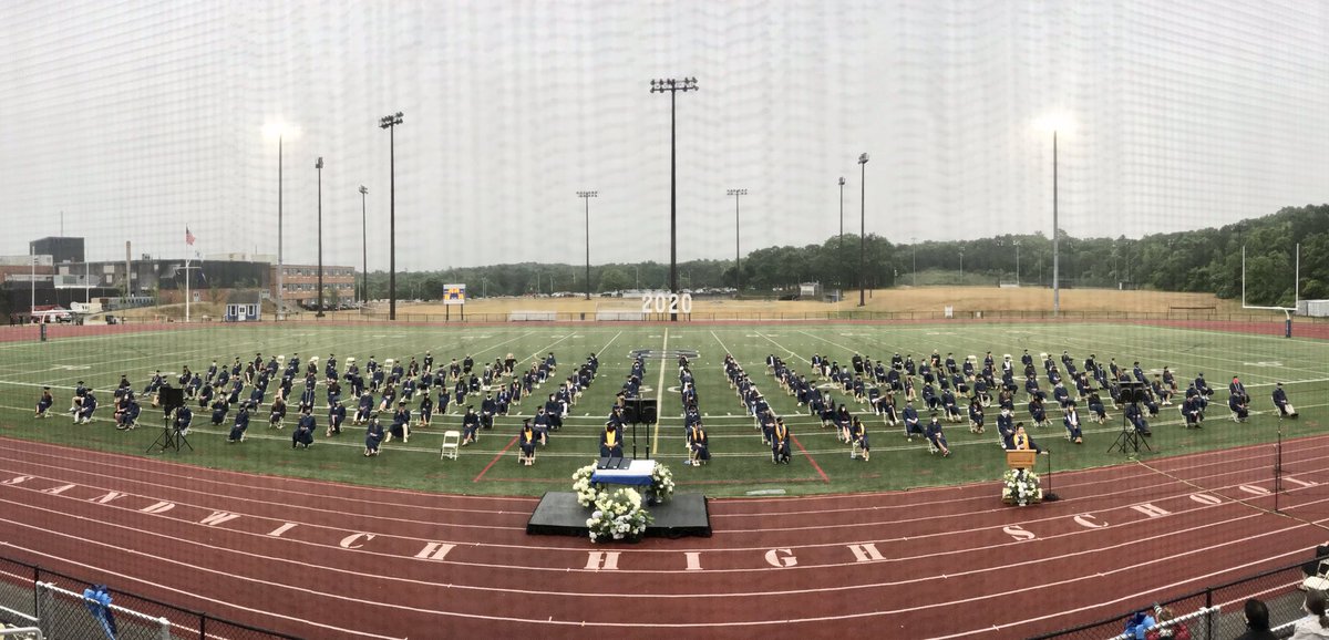 Swich_Athletics's tweet photo. 🎓 Congratulations, Sandwich HS Class of 2020! 🎉 @SHSBlueKnights @BoostersSHS @Sandw_Super https://t.co/DzXs3WuDPt