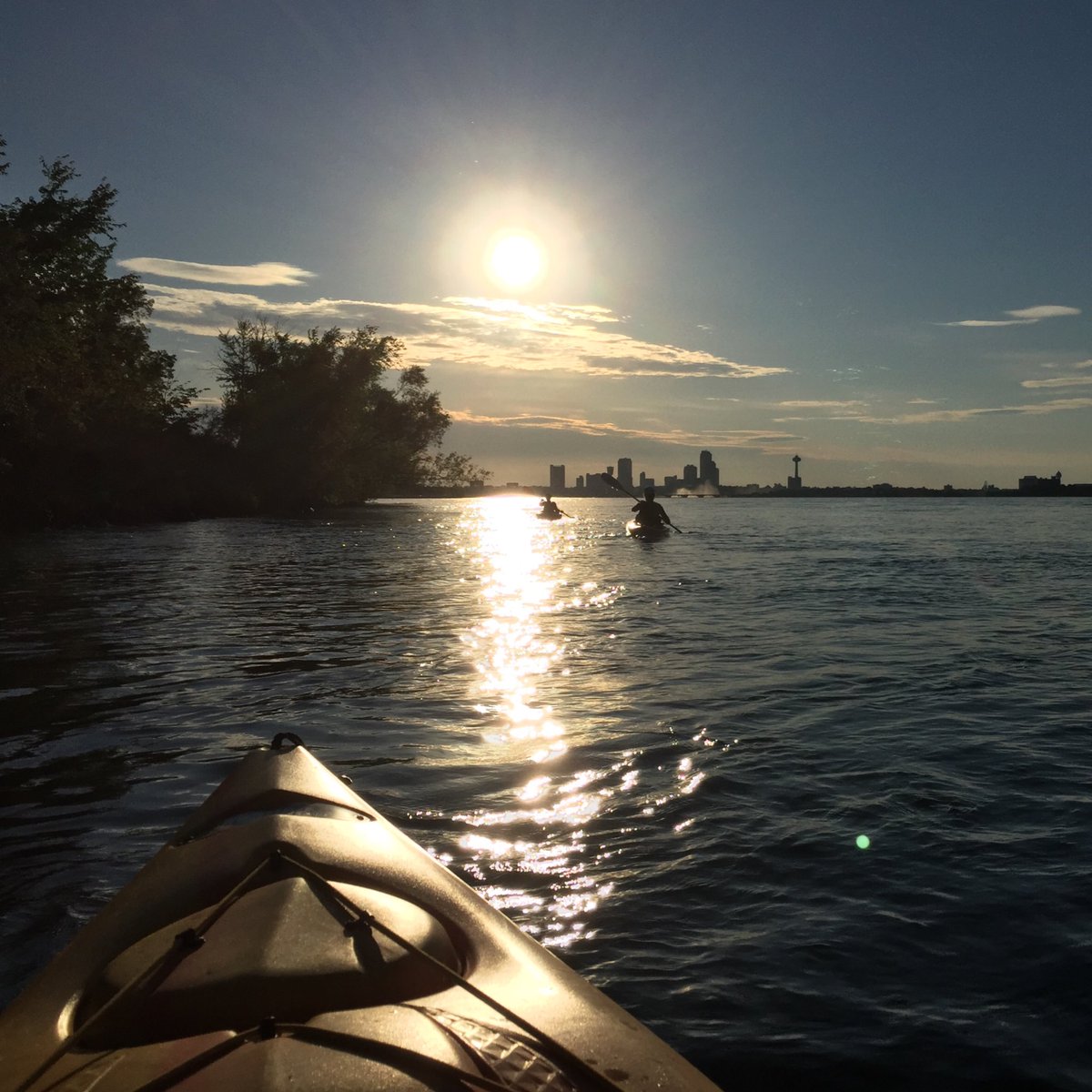 CLMastrandrea's tweet photo. Leg 1: KAYAK #Paddle27 km. Upper Niagara River
#EndBrainTumours
Hamilton - Niagara #VirtualBrainTumourWalk 2020.
#3SistersPaddleForHope #TeamAmber
@BrainTumourFdn @SherkTwin @MjChicoski https://t.co/dX3Hnom1zn
