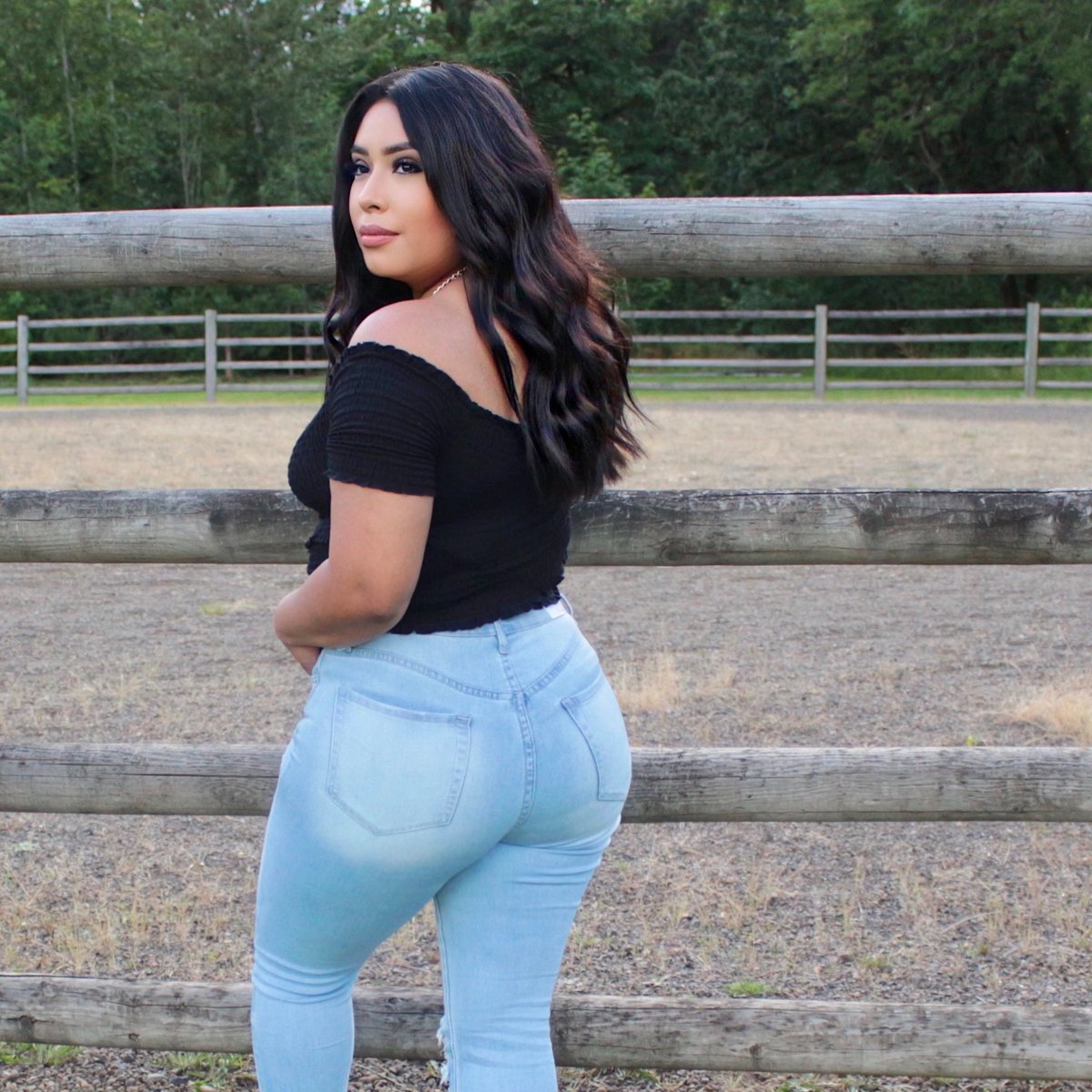 2Eunic33's tweet photo. @YMIjeans are my absolute favorite jeans. #Collaboration #ig https://t.co/tSi33q9lci