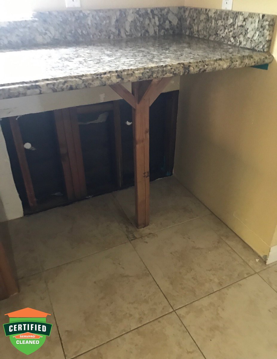 ServproWhittier's tweet photo. Water loss in a residential property caused by a dishwasher leak, damaging the lower cabinets in the kitchen. Containment process in the kitchen where the sink is located to clear the mold affected area. 

Call today to prevent secondary damages. 562-698-5368 https://t.co/i35IVtCIo6
