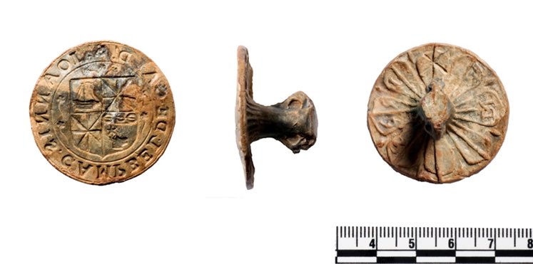 islayheritage's tweet photo. Seal matrix of Sir John Campbell of Cawdor found at Dunyvaig Castle in 2018 now in Museum of Islay Life. #Islayheritage #dunyvaig #museumofislaylife #archaeology #ScotlandDigsDigital #AntiquityProjectGallery https://t.co/A0Akjc7FOE