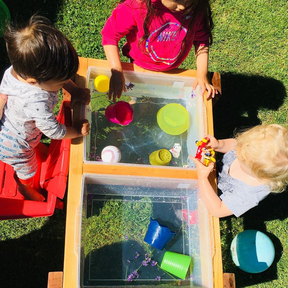 monkey_tables's tweet photo. t can be so hard to find an one single activity or toy that can grow with your kids as they go through different developmental stages. Monkey Tables are a godsend when we have play dates with children of different ages playing together. #sensoryplay #sensorytable #outdoorkids https://t.co/7eeQjYy92S