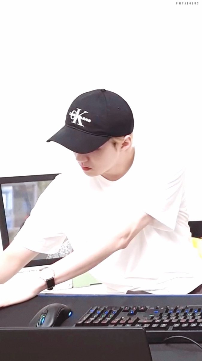 SeHunChile's tweet photo. [Imagen] {200629} 🐺 Capturas de #SEHUN durante la segunda transmisión en vivo de 'SM Super Idol League' realizada el día de hoy. {2}

Cr. MYAEOLUS

#EXO #EXODEUX #CASE94 #EXO_SC #WhatALife #OhSehun #세훈 #오세훈 #엑소 https://t.co/moKRmJPJDJ