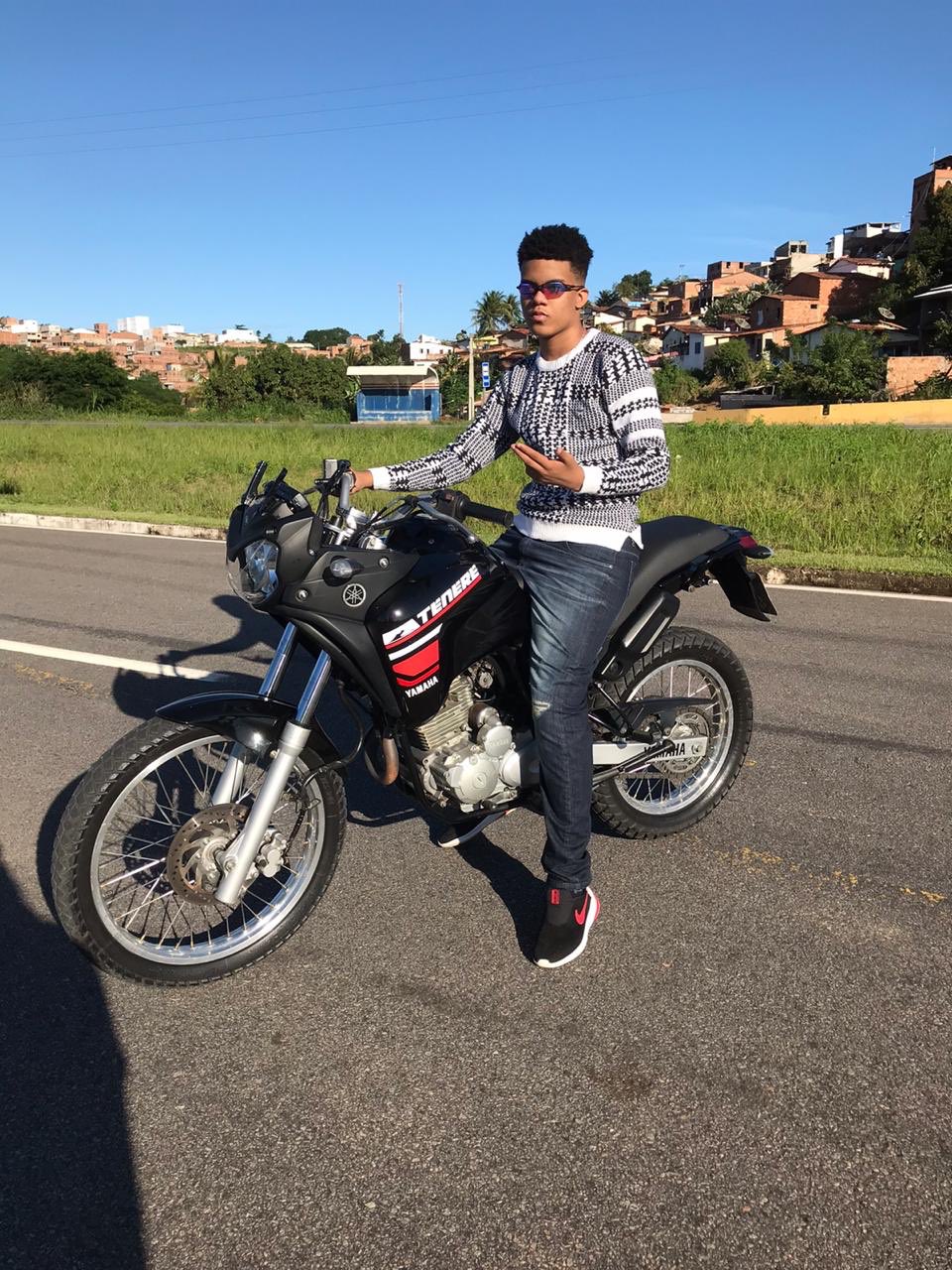 RH7 on X: FAVELA VENCEU!!! comprei uma moto com cartão clonado do  Bolsonaro😭😭😭 finalmente um sonho realizado, obrigado a todos q me  apoiaram nesse grande golpe  / X