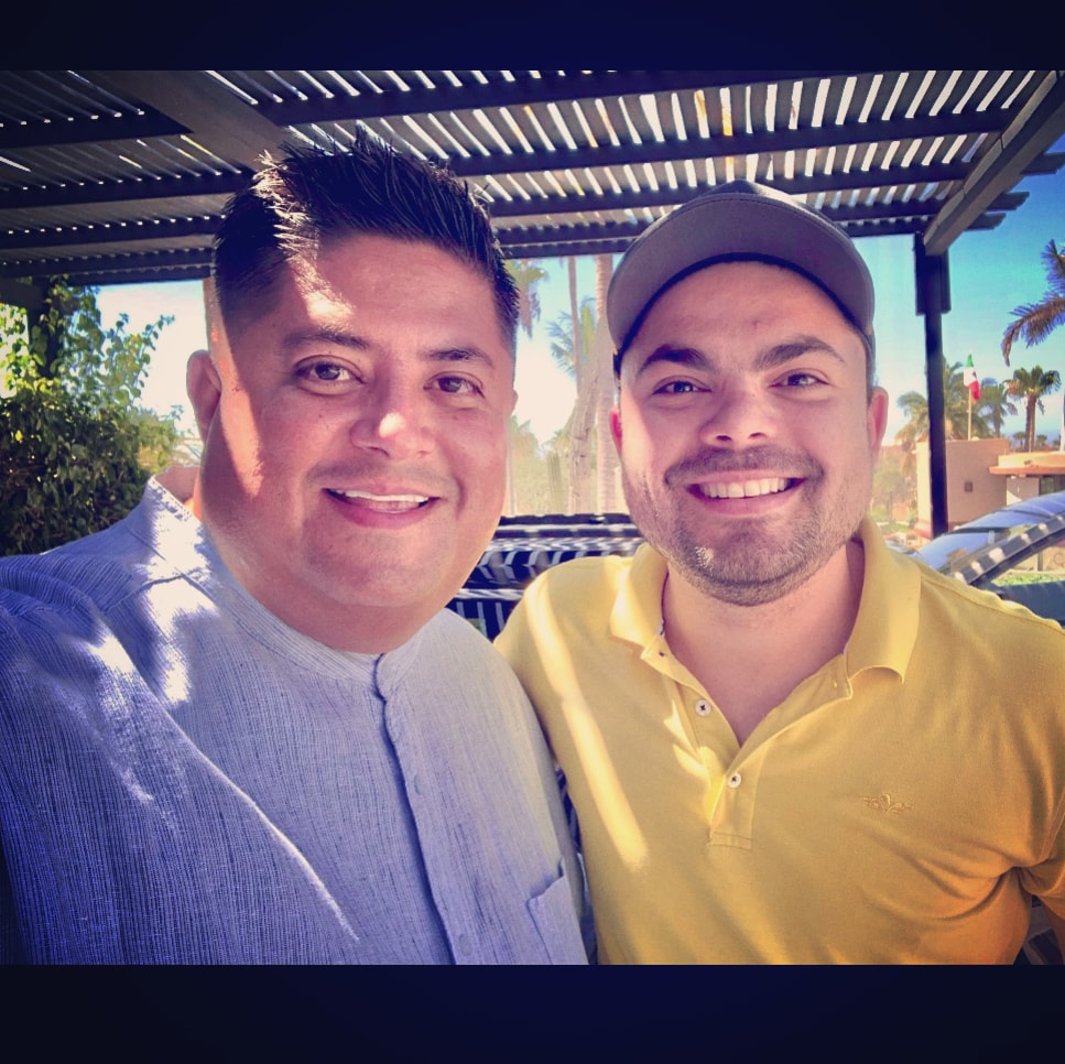 TutePower's tweet photo. Con @ministermarco 
GIGANTE del escenario, amigo y cómplice de hacer de tu felicidad algo prioritario... 

Saludos Amigo!!!
#standupcomedy https://t.co/u2utwZOB8m