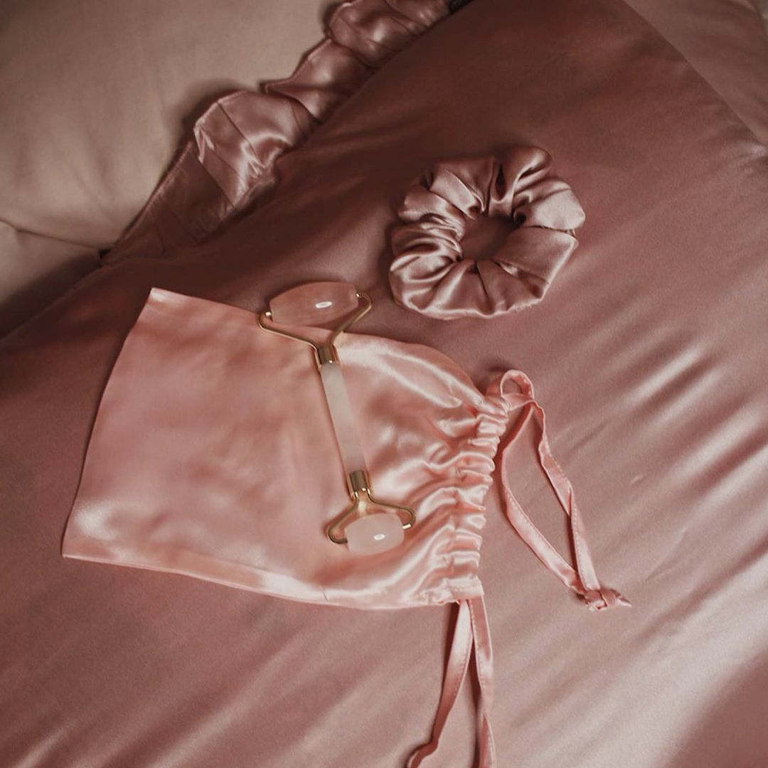 LilySilk's tweet photo. Add some quality touch to your self-care routine~
.
.
.
click https://t.co/GHyODTpvmo for more details or search 3172 at https://t.co/LuSvvwwQf7
#selfcare #silky #silk #pinksilk #silkpillowcase #silkpillowcases #pillowcases #pillowcase #scrunchies #silkscrunchies https://t.co/LusnQNFTQW