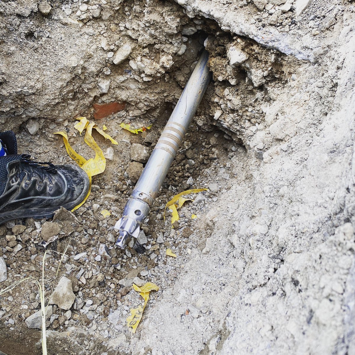 pobau_de's tweet photo. #POBAU - Treffer 🎯 Hausanschluss für FTTH grabenlos mit Erdrakete 🚧😎👍 #Glasfaser #Breitband #Fibre #schnellesinternet #Erdrakete #grabenlos #untendurch #immerVollgas https://t.co/BYsRtyeyqM