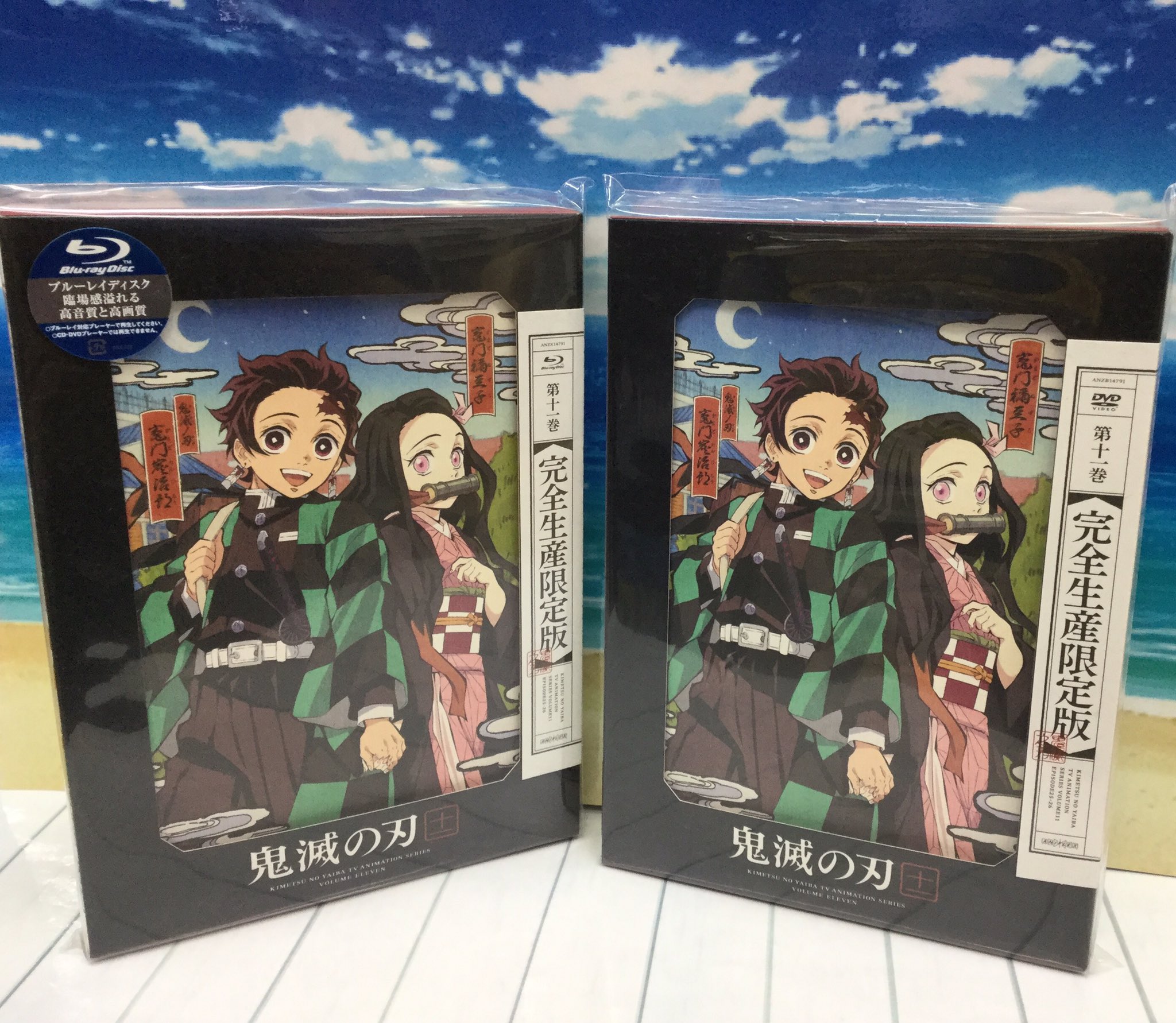 アニメイト秋葉原本館 新譜情報 鬼滅の刃 第十一巻 完全生産限定版 好評発売中です こちら7 11巻購入特典として 収納box クリアファイル さらに全巻購入特典には 花札収納ケース になります 購入特典には数に限りがございますのでご