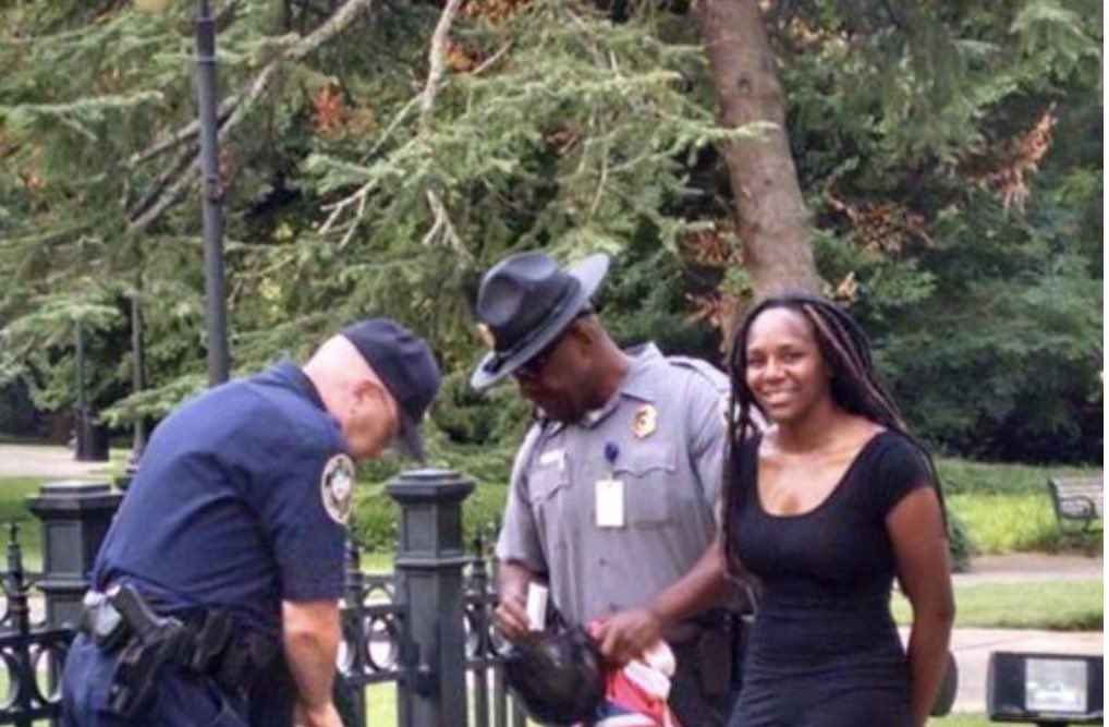 VampyreVamp's tweet photo. #BreeNewsome, in June 2015, cut down the #Confederate flag after climbing 30’ pole on #SC State House grounds! Arrested here. https://t.co/CnkEOyiYuY